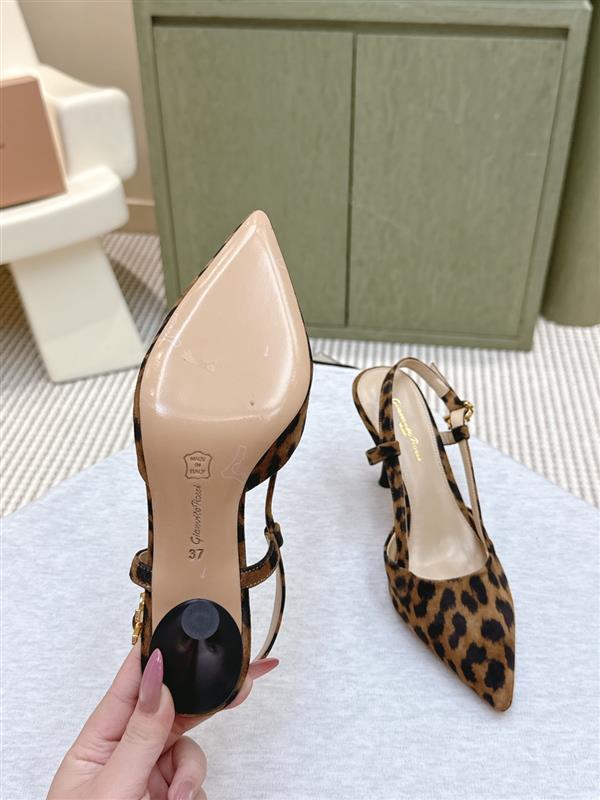 2025112810123770 300